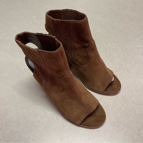 Dolce Vita Peep Toe Open Back Block Heel Brown Suede Leather Booties size 9.5 - Picture 2 of 7